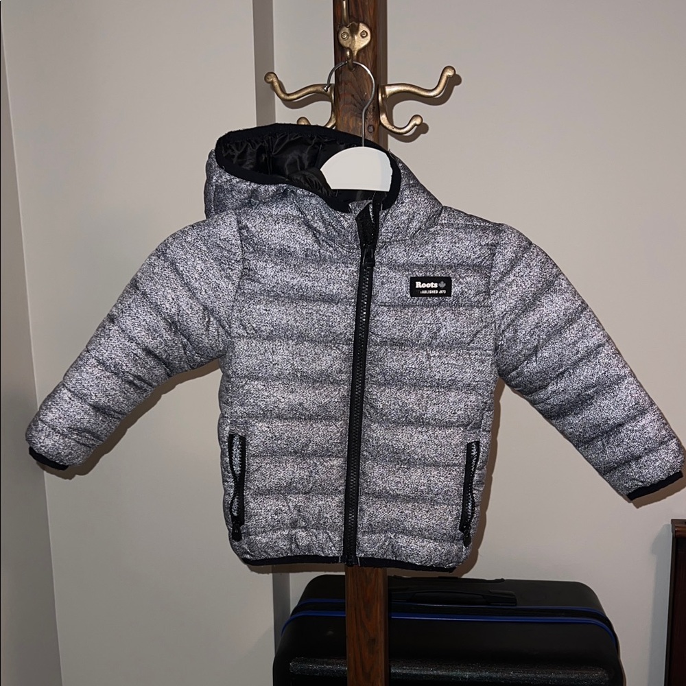 Roots Kids Reflective Puffer Jacket - Silver/Black 2T great condition!!